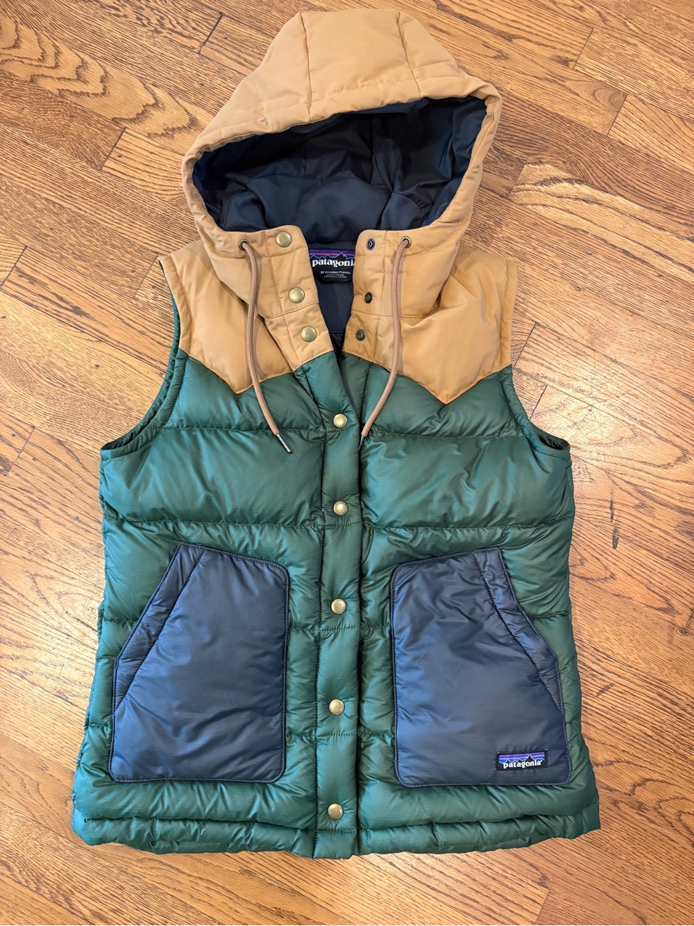 Patagonia hooded women’s M puffer vest